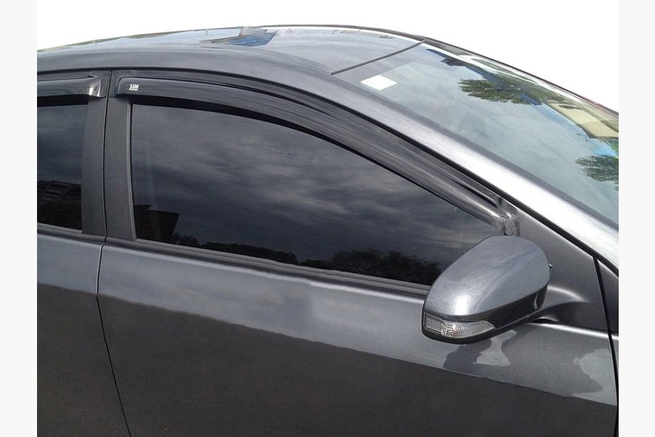 Toyota Corolla 2013–2019 Ofuky okien (4 ks, SIM) Image