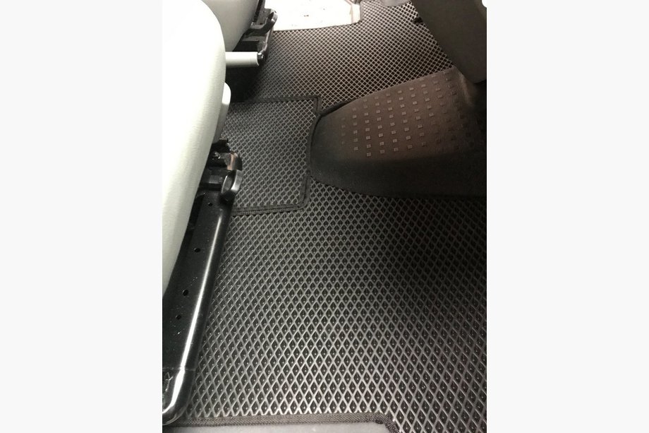 Volkswagen T5 2010–2015 EVA rohože (čierne, predné, pre 1+1) Image