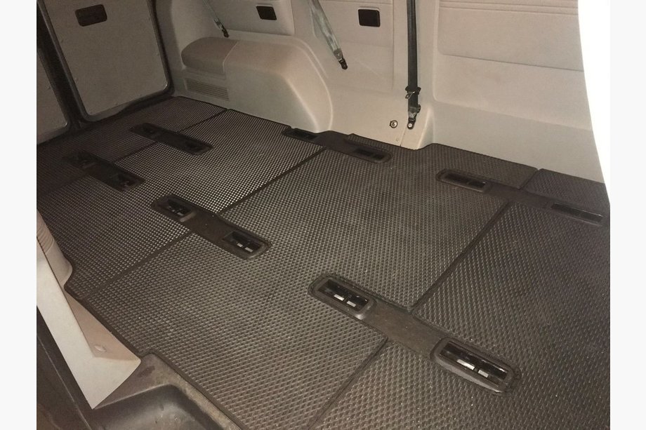 Volkswagen T5 2010–2015 Podlahové rohože EVA V1 (dlhá verzia, kompletný set do celého interiéru, čierne) Image