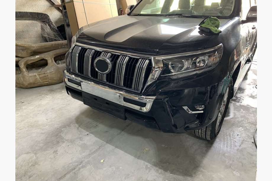 Toyota Land Cruiser Prado 150 2009–2023 Kryt predného nárazníka MiddleEast (2017-) Biela farba Fotografia 4