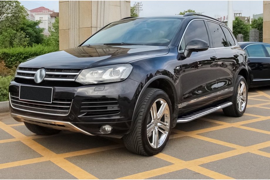 Volkswagen Touareg 2010–2018 Bočné nášľapy v štýle originálu V3 (2 ks, hliník) Image