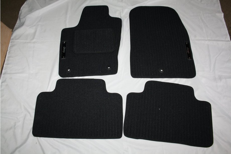 Jeep Grand Cherokee WJ 1999–2004 Textilné koberčeky do interiéru (Corona) Image