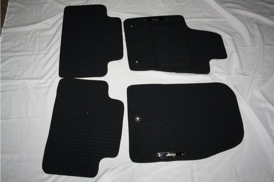 Jeep Grand Cherokee WK 2004–2010 Textilné koberčeky do interiéru (Corona) Image