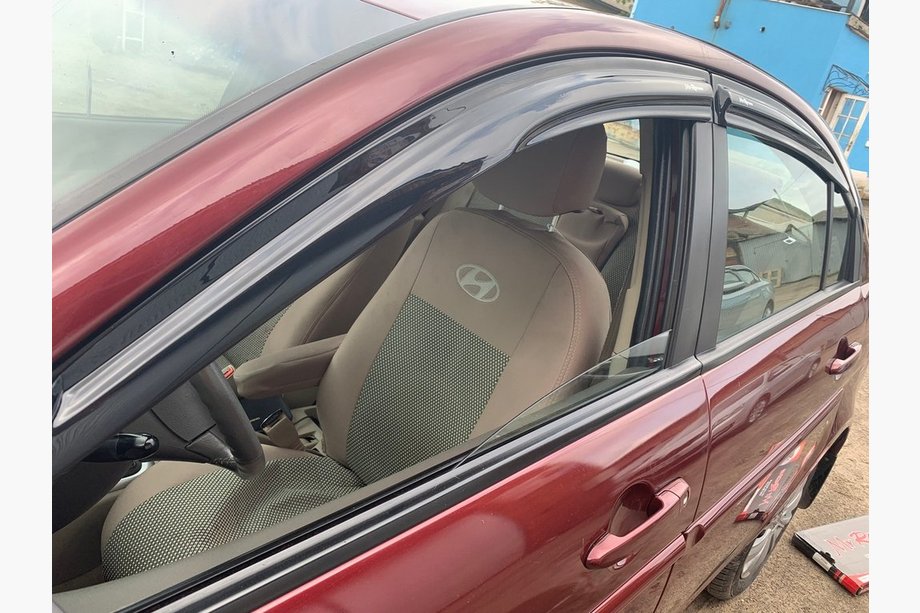 Hyundai Accent 2006–2010 Veterné deflektory okien (4 ks, MyRacing) Image
