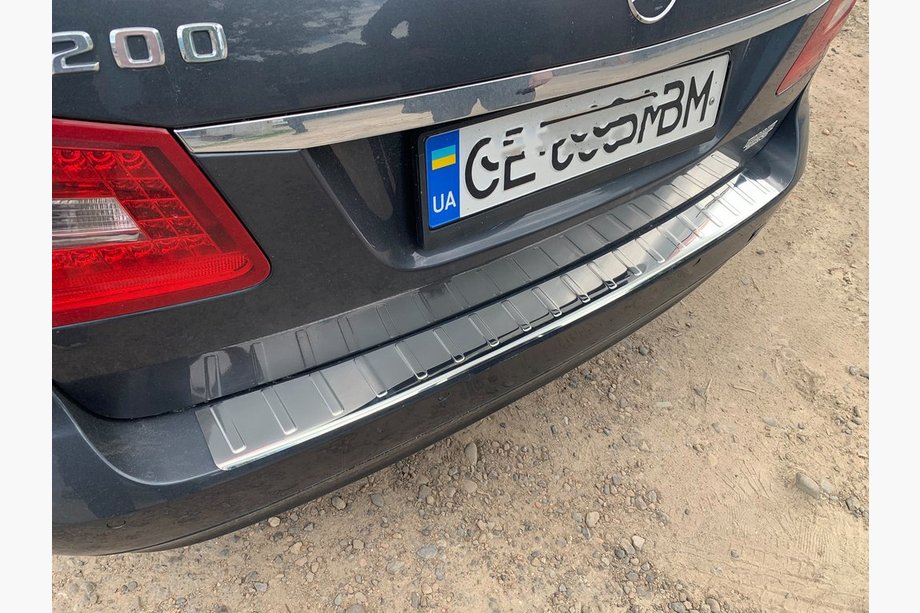 Mercedes E-class W212 2009–2016 Nerezová lišta na zadný nárazník Carmos (SW) Image