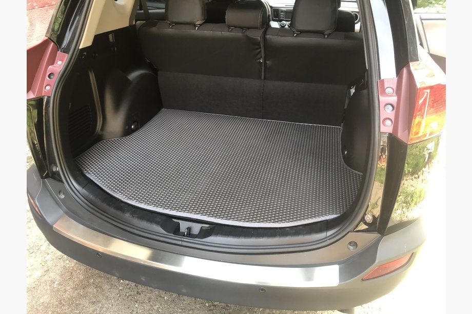 Toyota Rav 4 2013–2018 Vaničková rohož do kufra pre dojazdové koleso (EVA, čierna) Fotografia 1