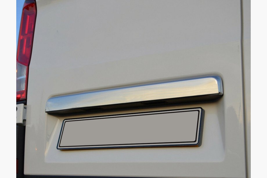 Volkswagen Crafter 2016– Lišta nad ŠPZ (bez kamery, nerez) OmsaLine – talianska nehrdzavejúca oceľ Image