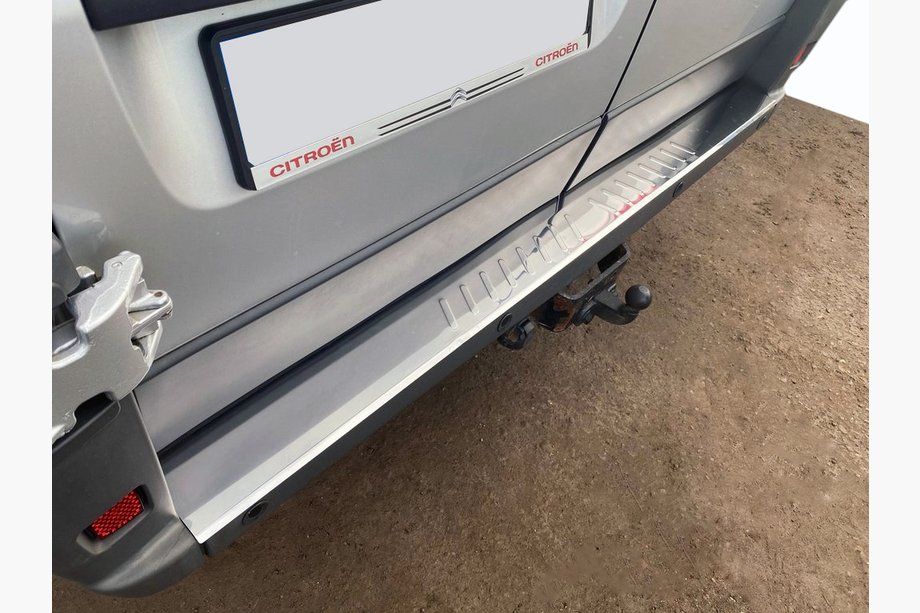 Fiat Ducato 2006–2025 Nerezová lišta na zadný nárazník Image