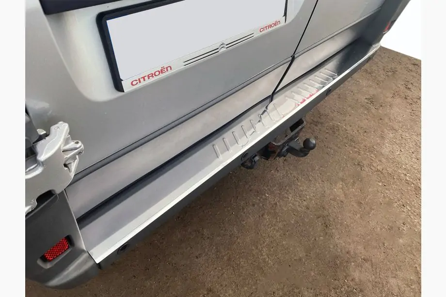 Peugeot Boxer 2006–2025 Nerezová lišta na zadný nárazník Image