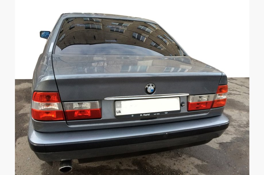 BMW 5 séria E34 1988–1995 Chrómová lišta nad ŠPZ (nerez) Image