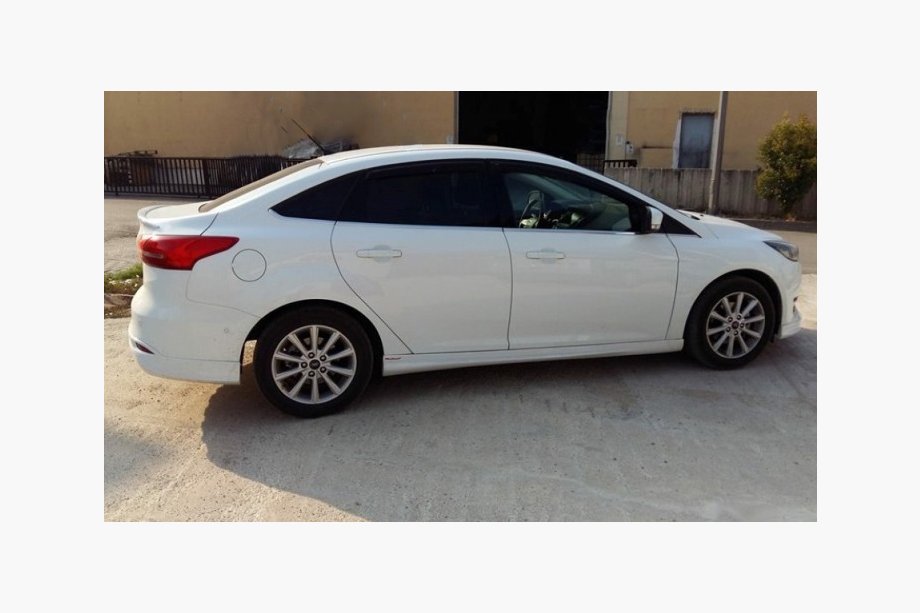 Ford Focus III 2011–2017 Bočné prahy Sedan 2015↗ (na lakovanie) Image