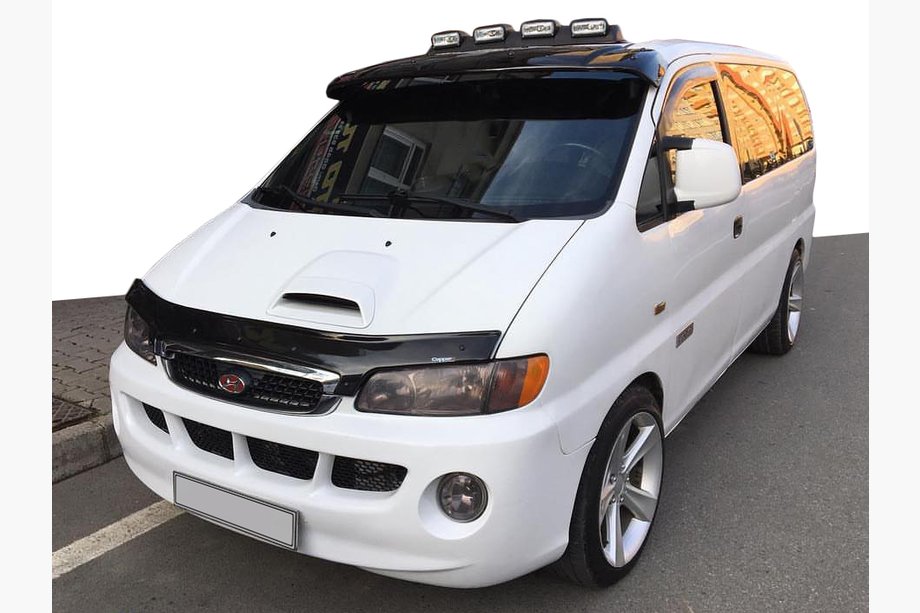 Hyundai H200, H1, Starex 1998–2007 Slnečná clona na čelné sklo (čierny lesk, 5 mm) Image