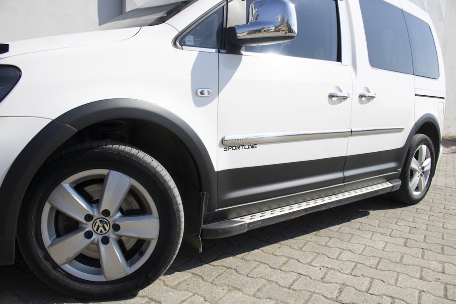 Volkswagen Caddy 2015–2020 Sada líšt a rozširovačov blatníkov 2 dvere, krátky rázvor Image