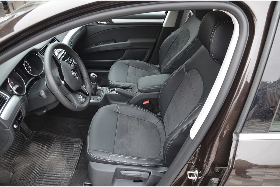Skoda Superb 2009–2015 Autopoťahy (2013↗, koženka↗Alcantara, Elite) Image