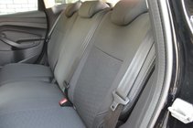 Ford Kuga/Escape 2013–2019 Autopoťahy (látka↗eko koža, Premium) fotografia 3