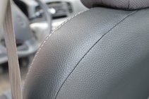 Hyundai Accent 2006–2010 Poťahy na autosedadlá z eko kože Premium fotografia 3