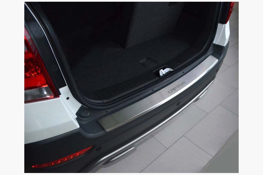 Chevrolet Captiva 2006–2019 NataNika nerezová lišta na zadný nárazník s ohybom (2011+) Image