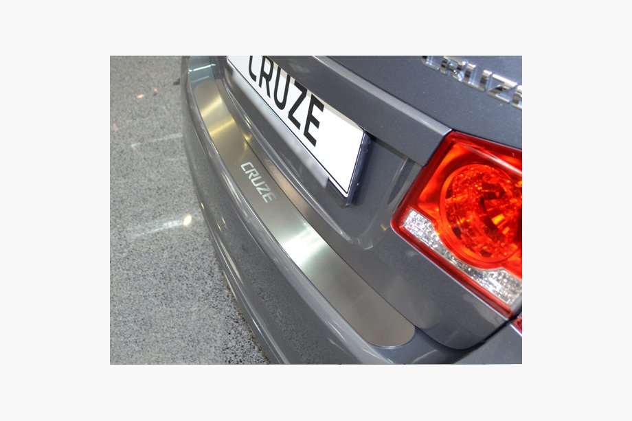 Chevrolet Cruze 2009–2015 Nerezová lišta na zadný nárazník Nataniko Sedan Image