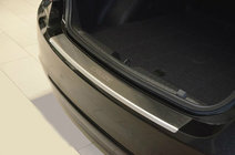 Chevrolet Cruze 2009–2015 Nerezová lišta na zadný nárazník s ohybom Nataniko (nerez) fotografia 1