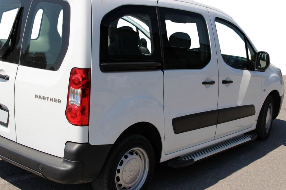 Peugeot Partner Tepee 2008–2018 Bočné nášľapy Line (2 ks, hliník) Image