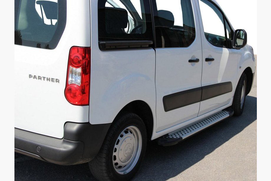 Citroen Berlingo 2008–2018 Bočné nášľapy Allmond Grey (2 ks, hliník) Fotografia 3