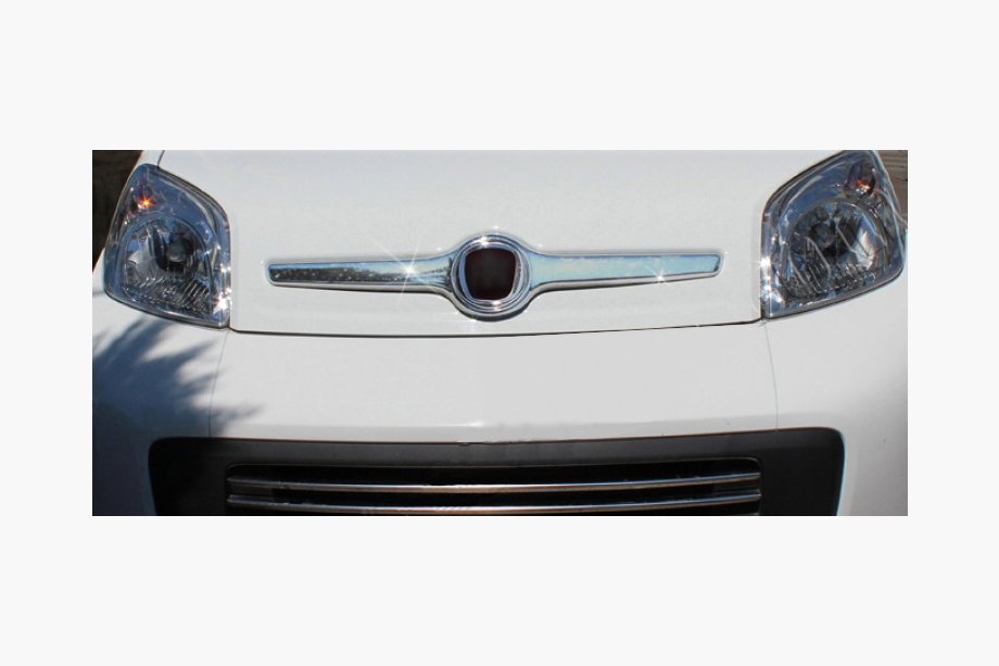 Fiat Fiorino/Qubo 2008–2024 Plastová lišta na hranu kapoty Image