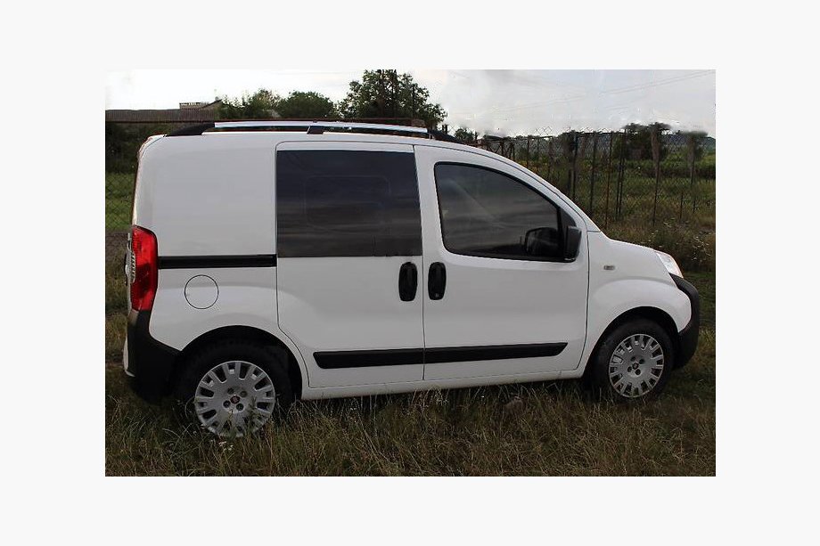 Citroen Nemo 2007–2017 Chrómové strešné lyžiny Plastové pätky Image