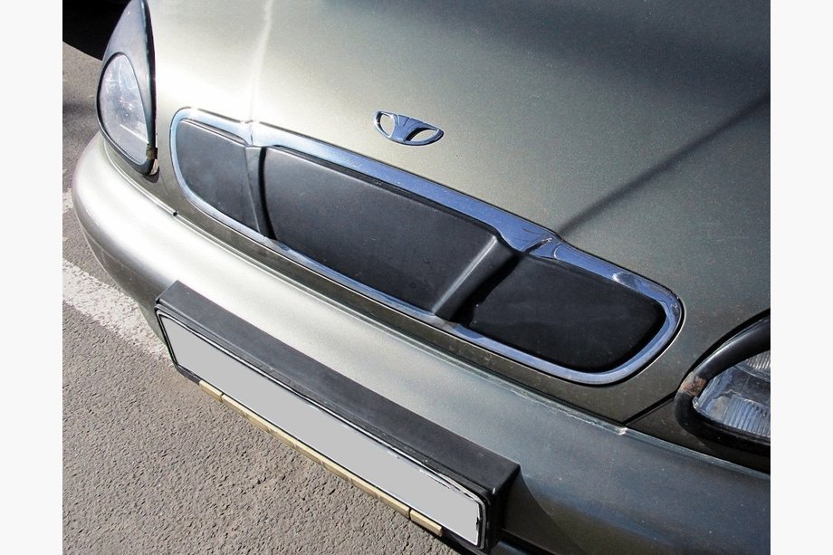 Chevrolet Lanos 1998–2017 VÝPREDAJ!!! Zimná clona na mriežku chladiča (horná) Image