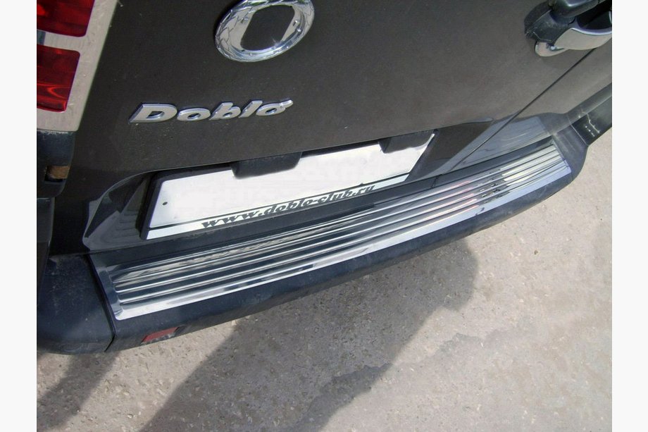 Fiat Doblo I 2005–2010 Nerezové lišty na zadný nárazník OmsaLine Matná Image