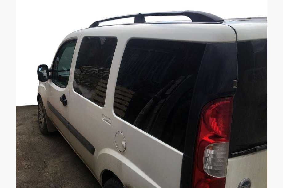 Fiat Doblo I 2001–2005 Čierne strešné lyžiny Image