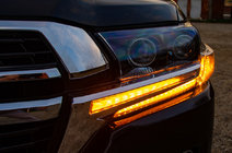 Toyota Land Cruiser 200 2007–2021 Mračítka na svetlá s LED (2016↗) fotografia 2