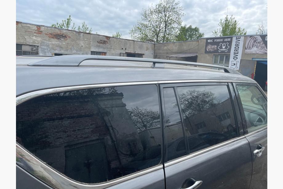 Nissan Armada 2016–2024 Strešné lyžiny (originál 2019) Image