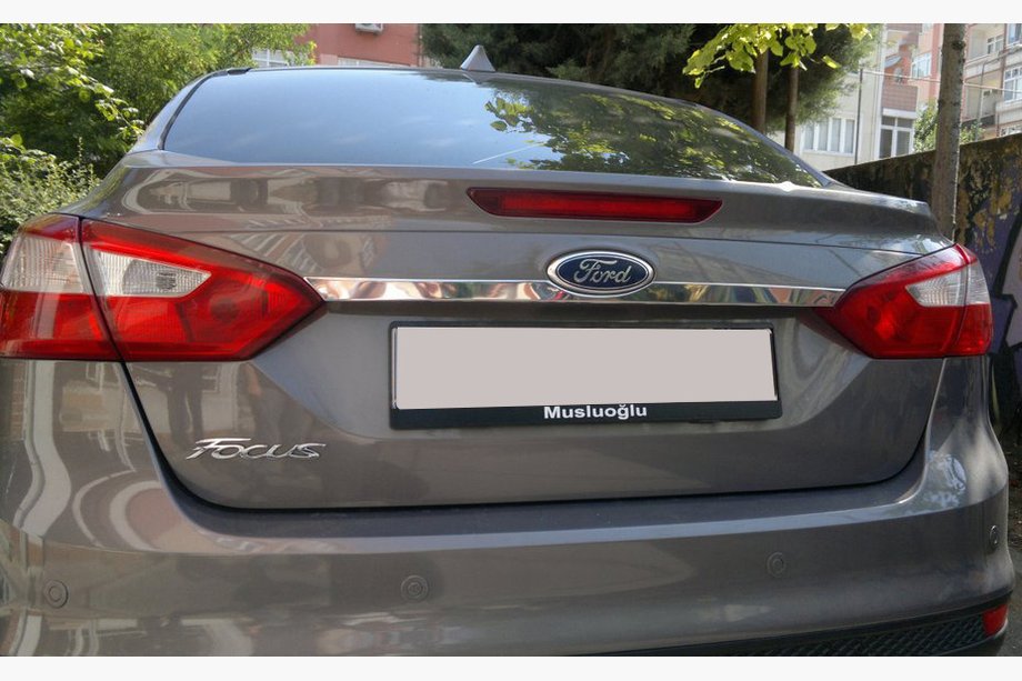 Ford Focus III 2011–2017 Široká lišta nad ŠPZ (nerez) Image