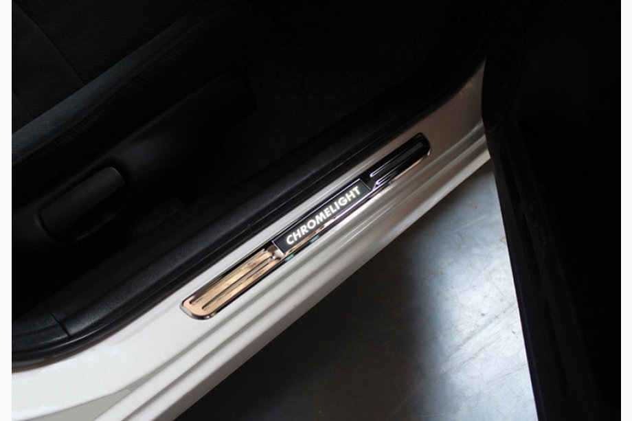Ford Courier 2014–2023 Osvetlené prahové lišty (2 ks, nerezová oceľ) Fotografia 3