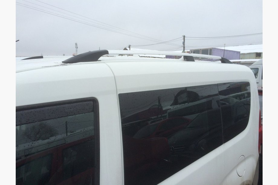 Opel Combo 2012–2018 Chrómové strešné lyžiny Maxi, liatinové pätky Fotografia 3