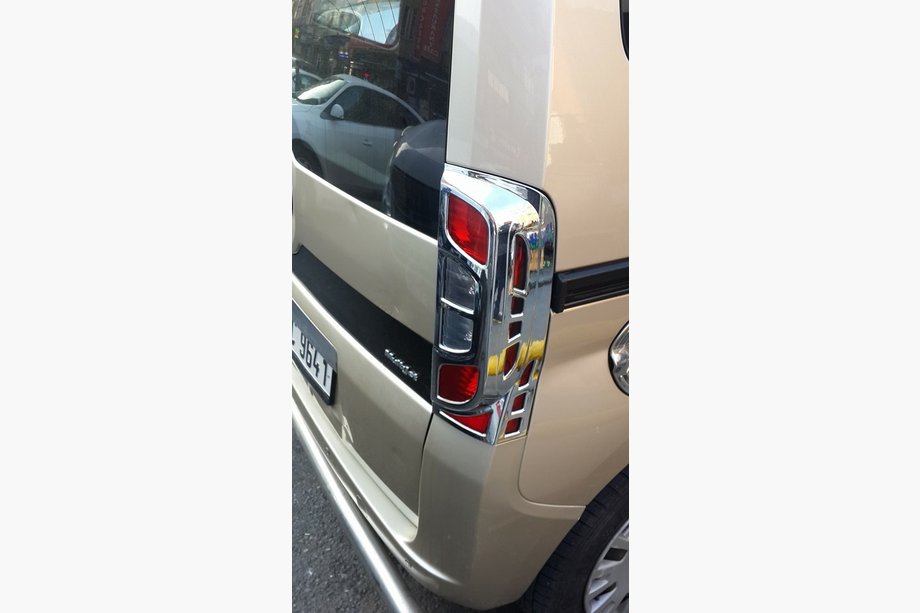 Fiat Fiorino/Qubo 2008–2024 Chrómové kryty brzdových svetiel s ohybom (2 ks, plast) Fotografia 5