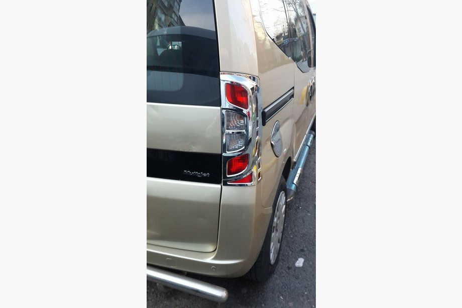 Fiat Fiorino/Qubo 2008–2024 Chrómové kryty brzdových svetiel s ohybom (2 ks, plast) Fotografia 6