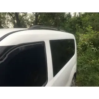 Čierne strešné lyžiny fotografia 4