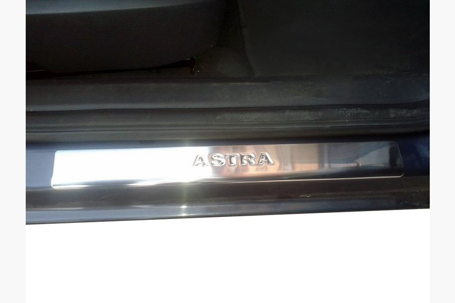 Opel Astra H 2004–2013 Nerezové kryty prahov Omsa (4 ks) Fotografia 3