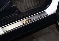 Ford Kuga/Escape 2013–2019 Nerezové prahové lišty Nataniko (4 ks) Štandard – lepiaca páska Lohmann, 0,5 mm fotografia 1