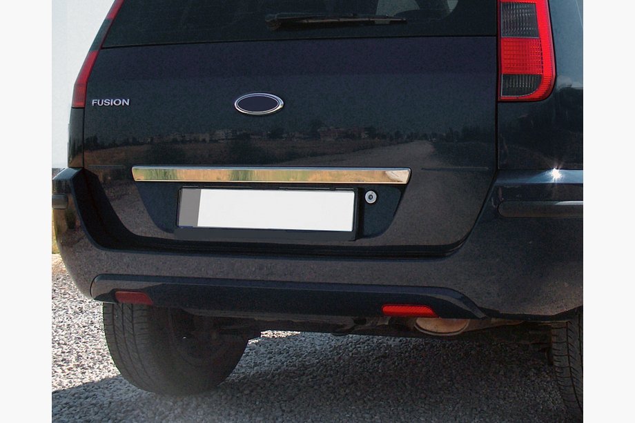 Ford Fusion 2002–2012 Nerezová lišta nad ŠPZ na veku kufra Carmos - turecká oceľ Image