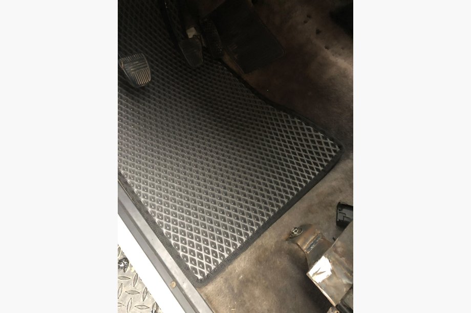 Toyota Land Cruiser 70 1984– EVA autokoberce (čierne) Predné (2 ks) Image
