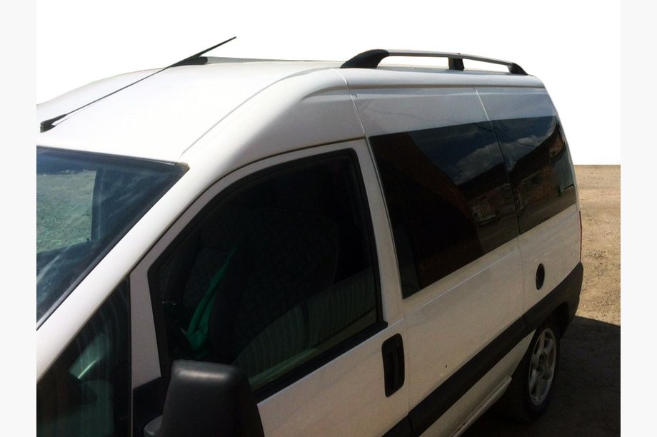 Citroen Jumpy 1996–2007 Strešné lyžiny, matná sivá (plastové pätky) Image