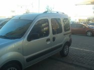 Renault Kangoo 1998–2008 Chrómové strešné lyžiny Štandardná základňa, plastové pätky fotografia 3