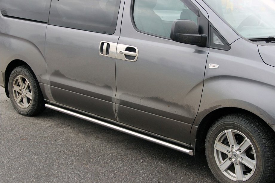 Hyundai H300, H1, Starex 2008–2020 Bočné nerezové rúrky BB001 (2 ks) Image
