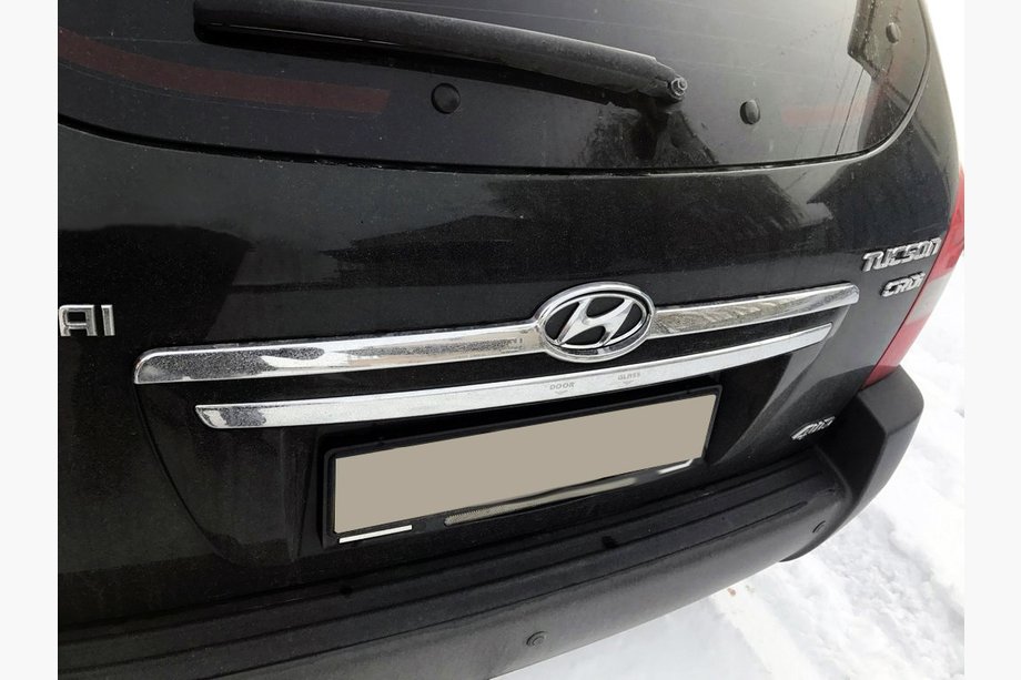 Hyundai Tucson JM 2004– Plastová lišta nad ŠPZ Image