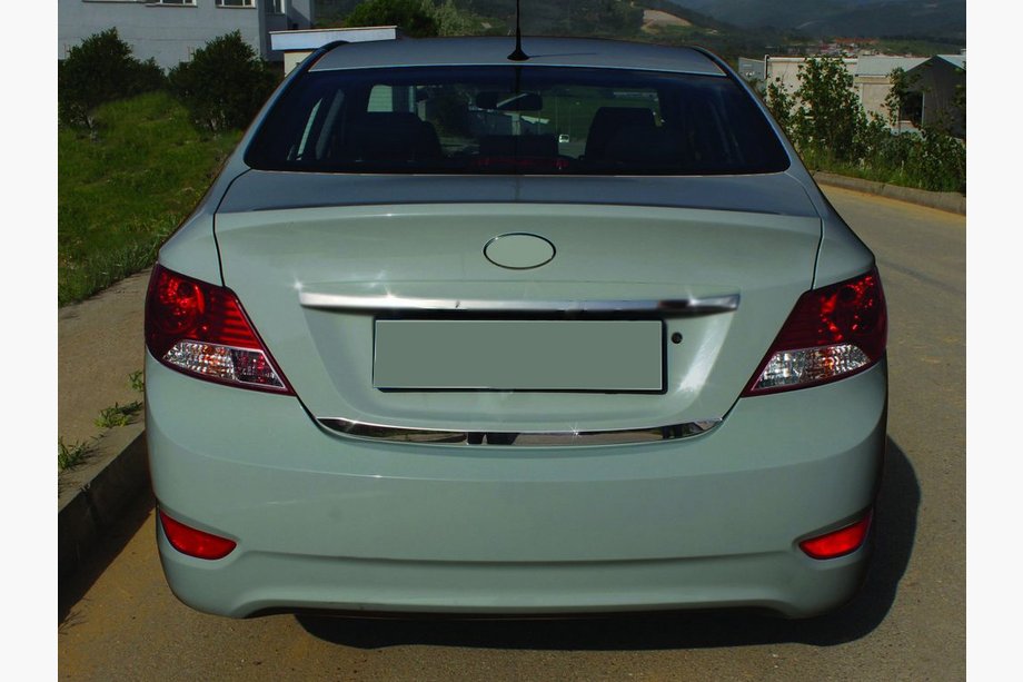 Hyundai Accent 2011–2017 Nerezová lišta hrany kufra OmsaLine – talianska nehrdzavejúca oceľ Image