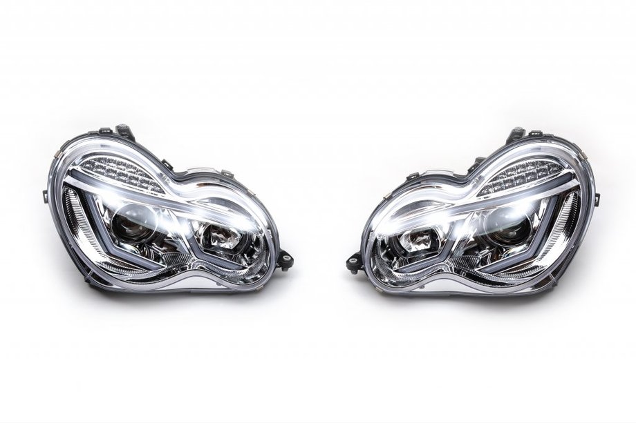 Mercedes C-trieda W203 2000–2007 Predné svetlomety s LED obrysovými svetlami (2 ks) Tmavé Image