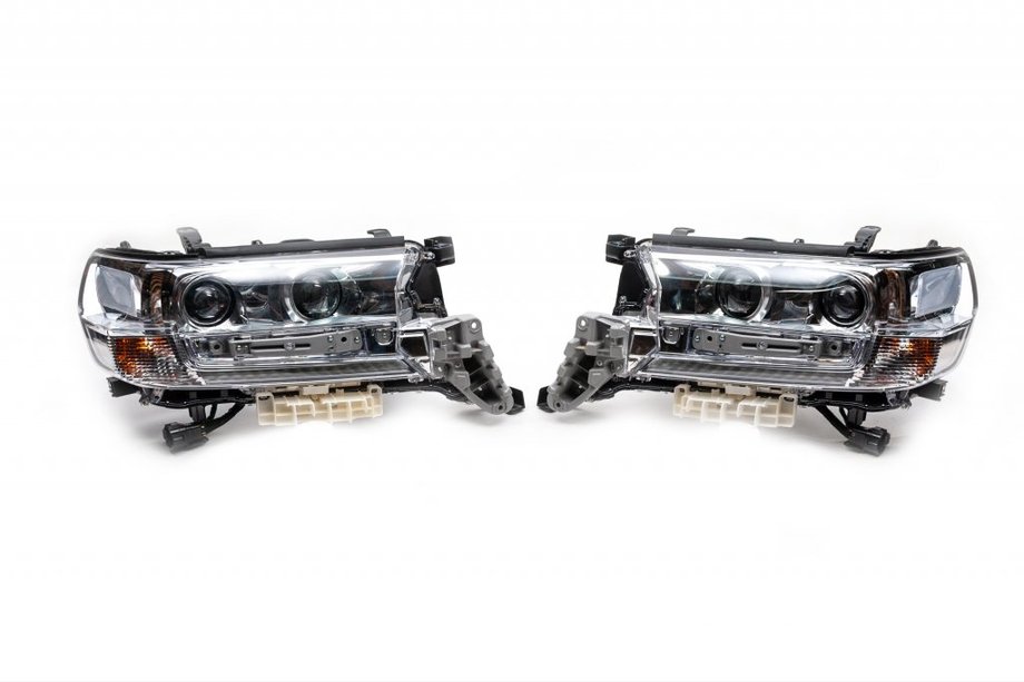 Toyota Land Cruiser 200 2007–2021 Predné svetlomety 2016+ (ORIGINÁL) Image