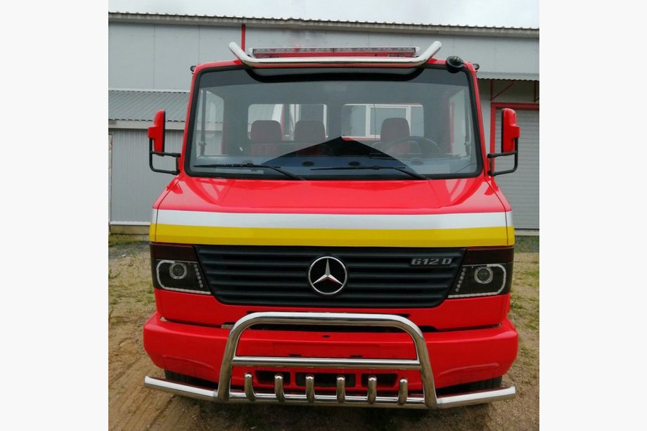 Mercedes T2 (507-814) 1967–1996 Predný ochranný rám s bočnými tyčami (nerez) Image